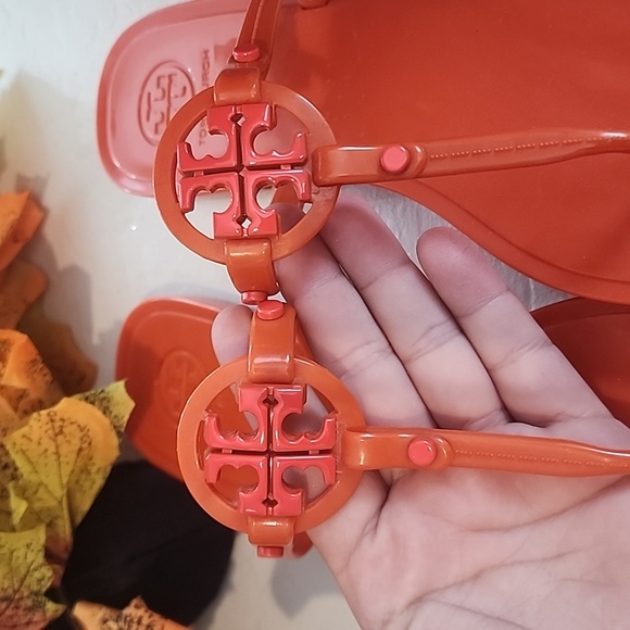 OPEN TO OFFERS Preloved Tory burch sandals - Picture 4 of 8